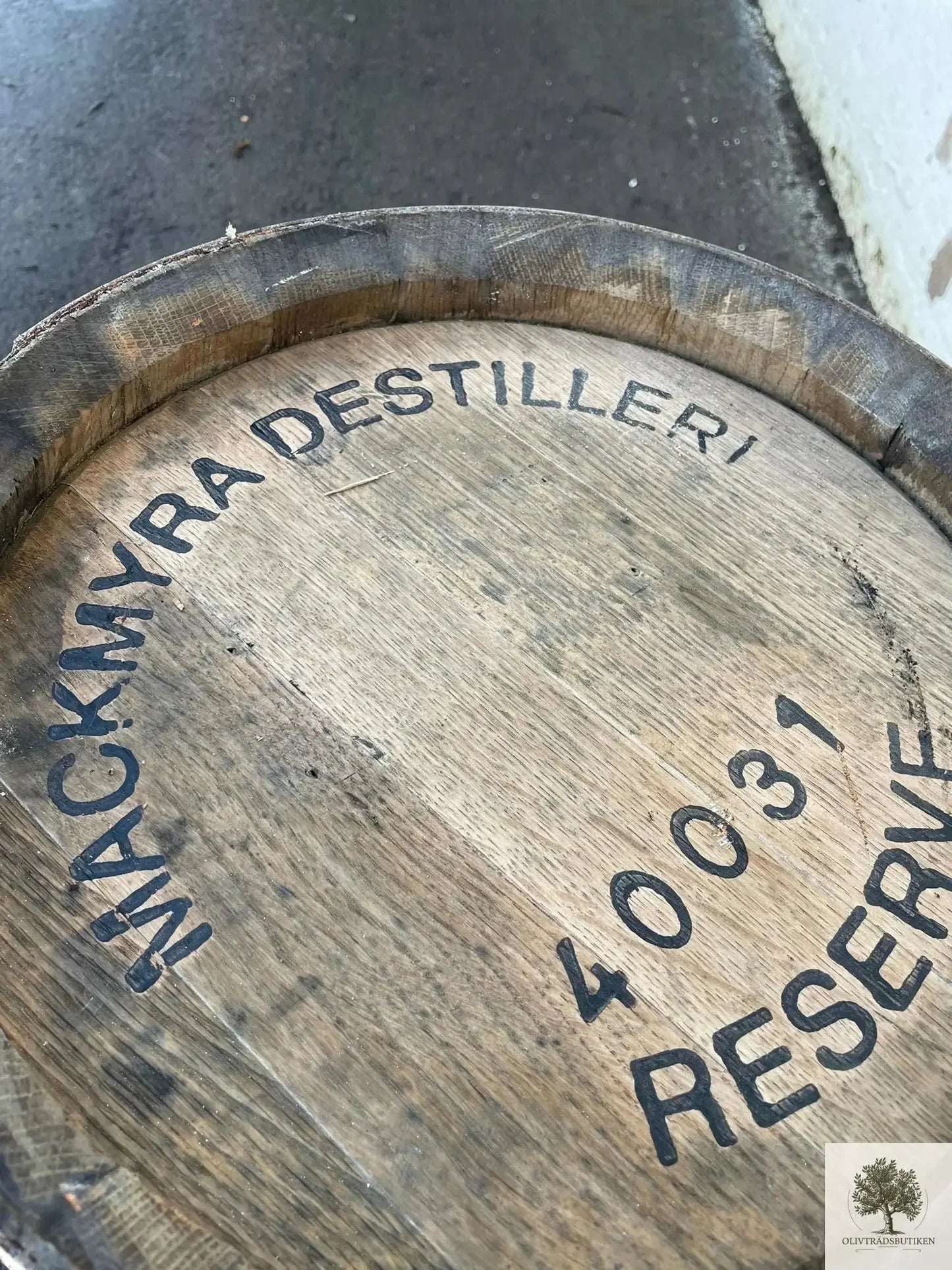 Halv whiskeytunna i ek 48 x 37 cm Olivträdsbutiken