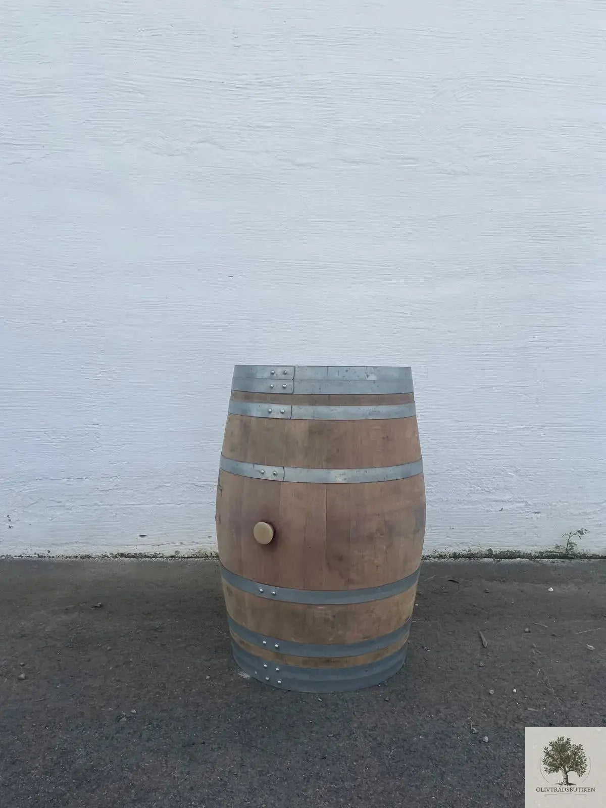 Set med två hela vintunnor i ek Olivträdsbutiken