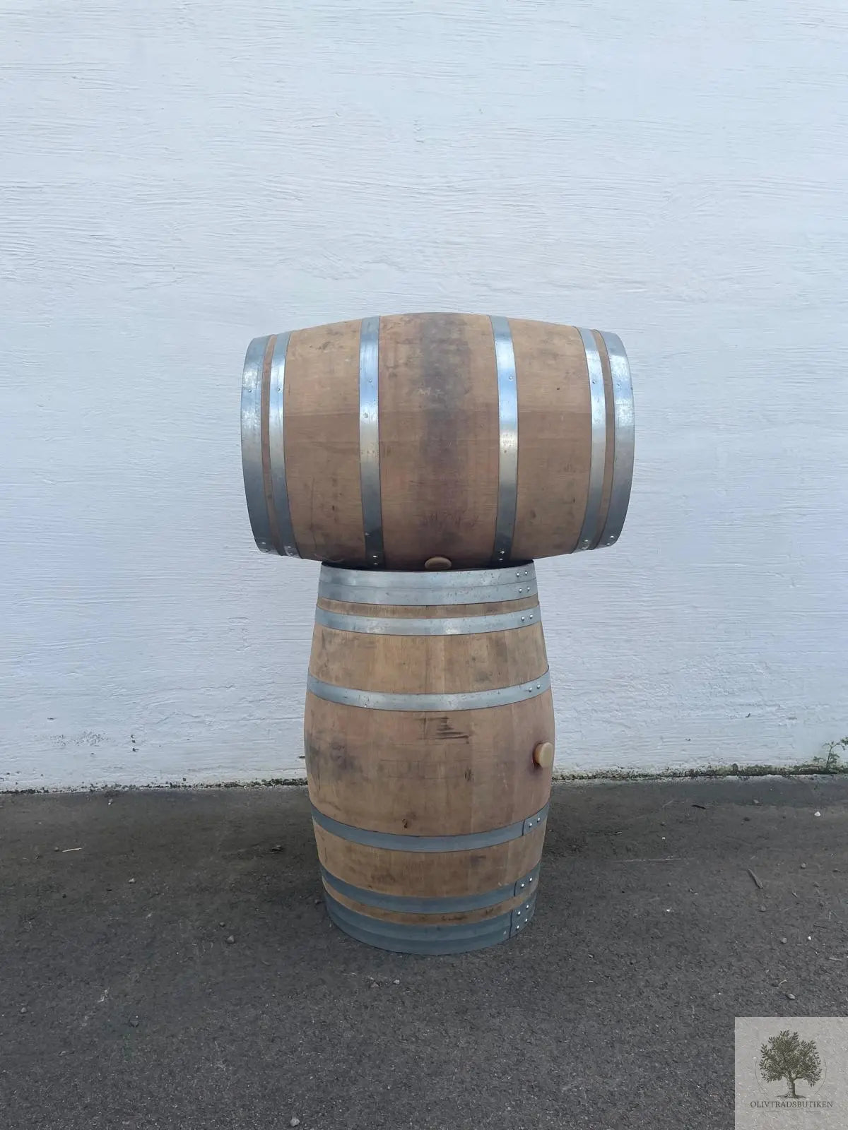 Set med två hela vintunnor i ek - gratis frakt Olivträdsbutiken