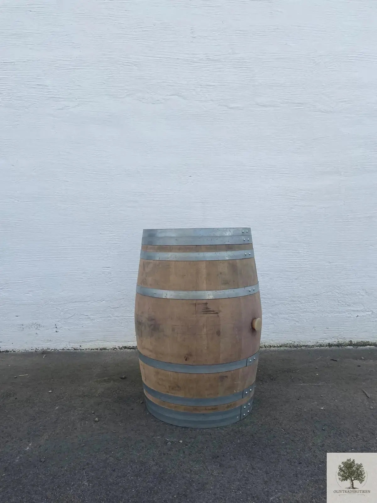 Set med två hela vintunnor i ek Olivträdsbutiken